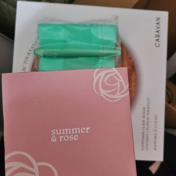 💖💖 BNIB HIP Lunch pack, Lazy Susan Caravan and Summer & Rose Scented Candle - Picture 2 of 5
